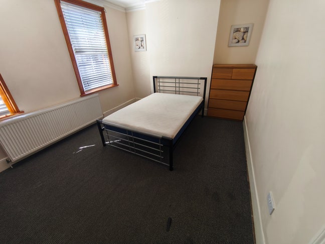 Spacious 5/6 Bedroom House – Wood Green Main Photo