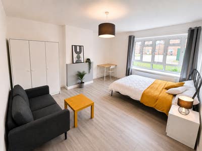 Classy Highbury - 4 Cozy Rooms with Private Garden Main Photo