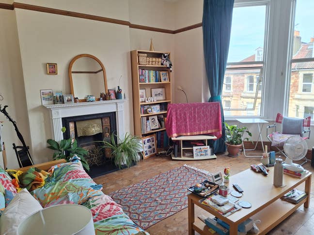 Creative flatshare for 38+ with parking, garden Main Photo