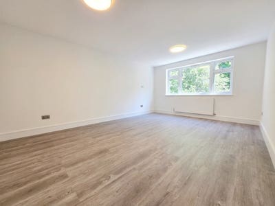 A luxurious one bedroom flat in N20 Main Photo