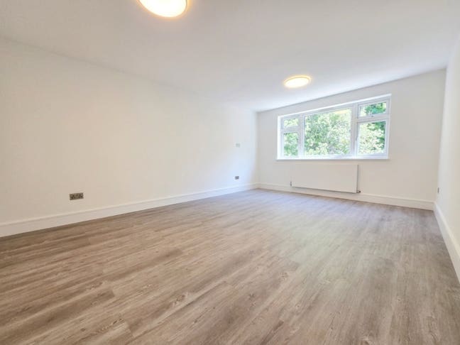 A luxurious one bedroom flat in N20 Main Photo