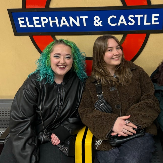 two 23yo female looking for 2 rooms in London  Main Photo