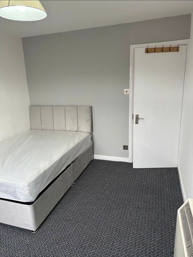 Fully  Furnished 2 bed Main Photo