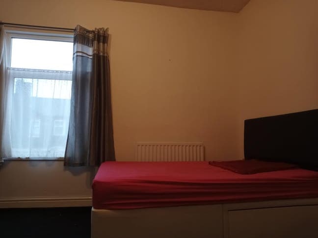 Female pref house - Double room suitable for two Main Photo