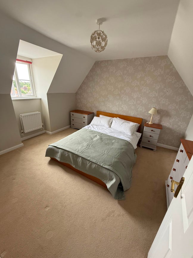 Spacious Double Room with Private Bathroom  Main Photo