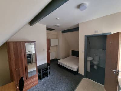 *Studio Flat*Telford TF2*Utilities inc* Main Photo
