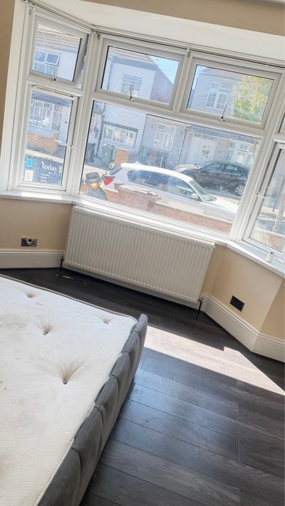Double Room for Letting  Main Photo