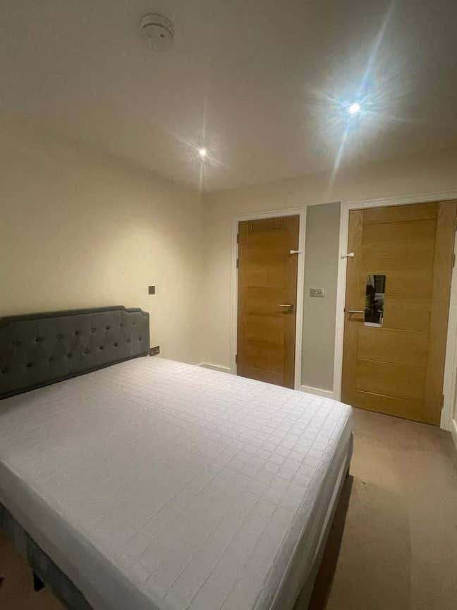 🏡 Double Room with Private Ensuite – TW4 Hounslow Main Photo