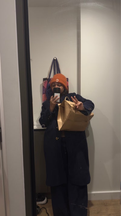 Professional female looking for a room Main Photo