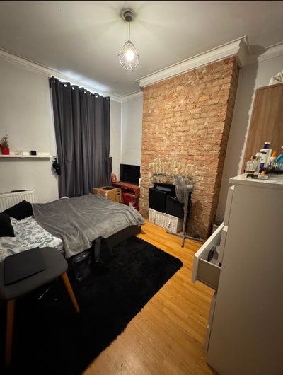 Cozy Double Bedroom - 825&pound; PCM All Bills Included Main Photo