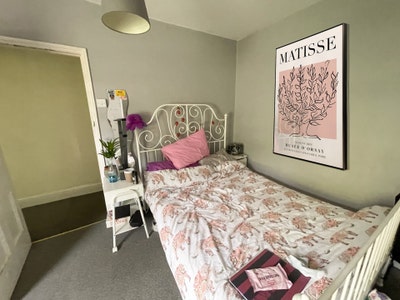 1 Very Large Double Room Available! Main Photo