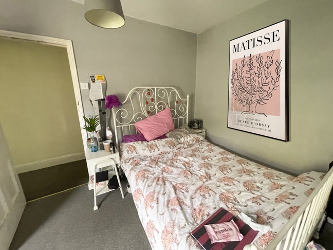 1 Very Large Double Room Available! Main Photo