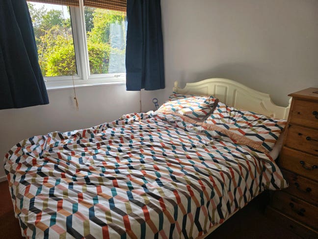 Spacious Double Bedroom - Woking Main Photo