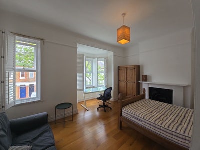 Double Room in Clapham North Main Photo