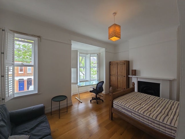 Double Room in Clapham North Main Photo