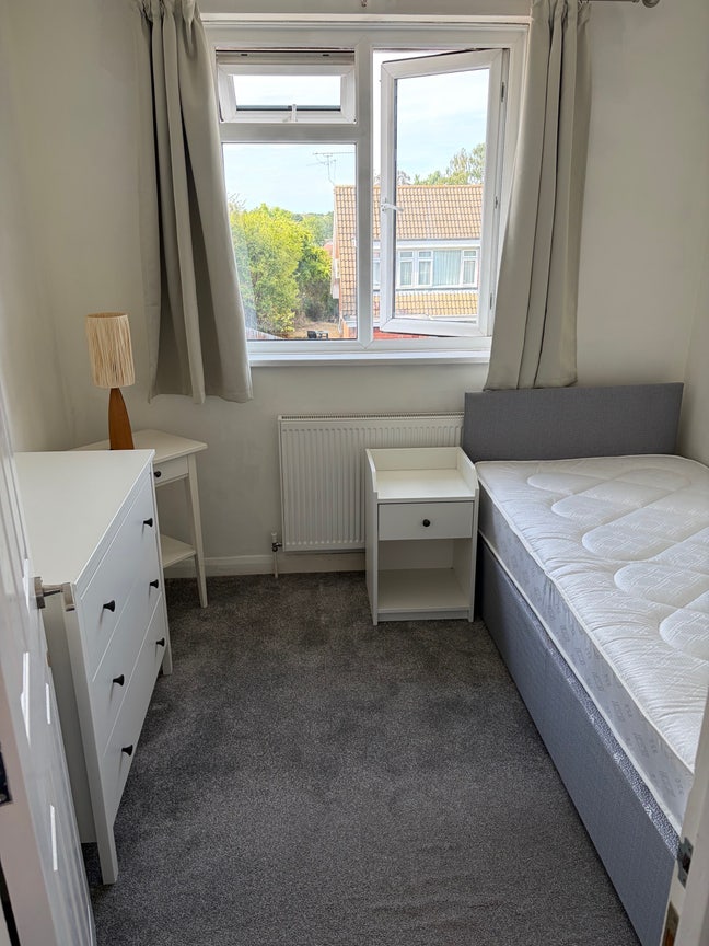 Room available Main Photo