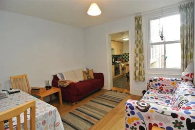 2 Royal Hollowaystudent housemates urgently needed Main Photo
