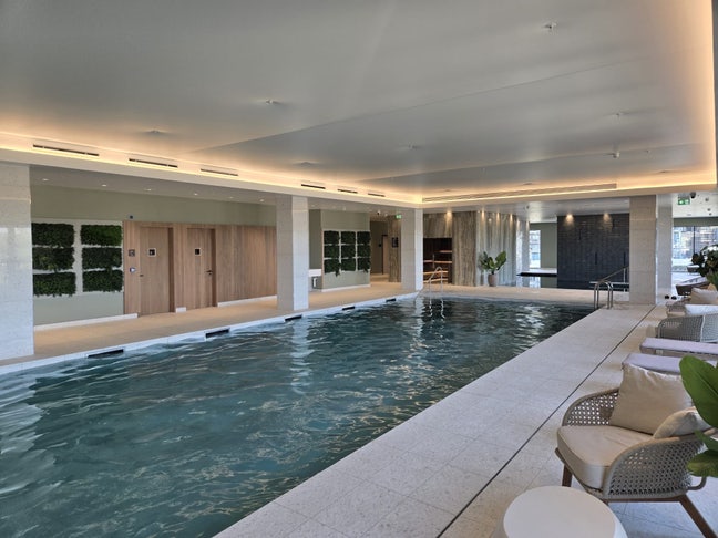 ✨ Modern Flat | 🏋️ Gym • 🏊 Pool • Concierge Main Photo