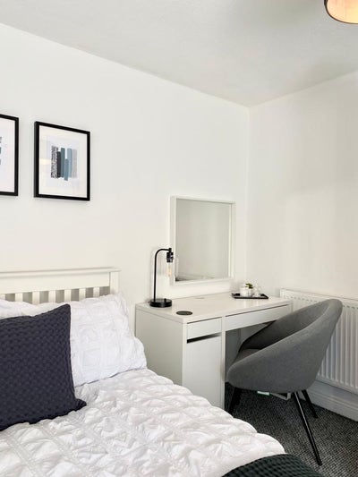  All  Bills  Included - Small Double Room Main Photo