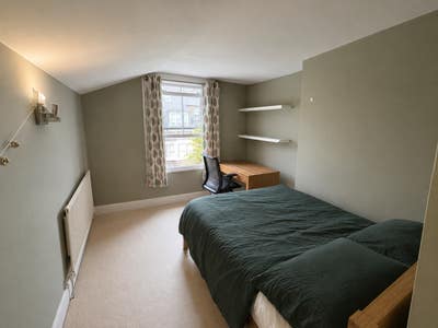 Spacious ensuite double in house nr Clapham South Main Photo