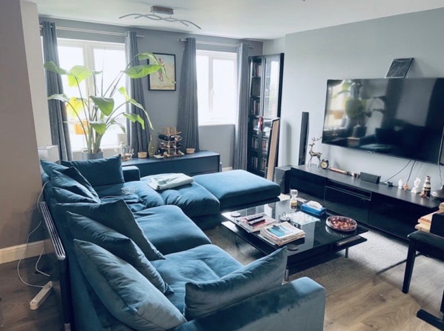 Room in a modern flat  Main Photo