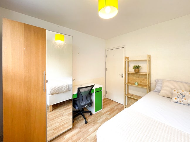 Wonderful Room available  in Hoxton / Old Street Main Photo