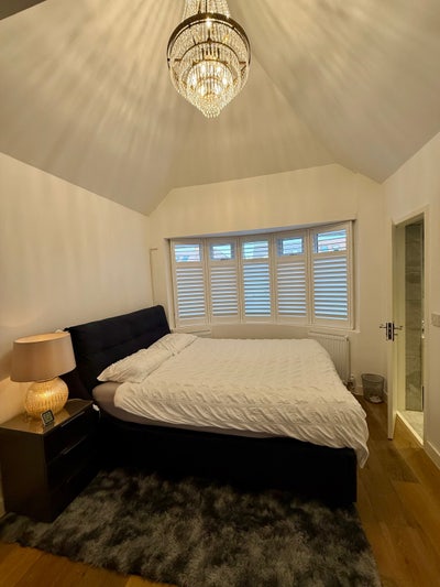 Spacious Modern Double Room with En-suite WC Main Photo