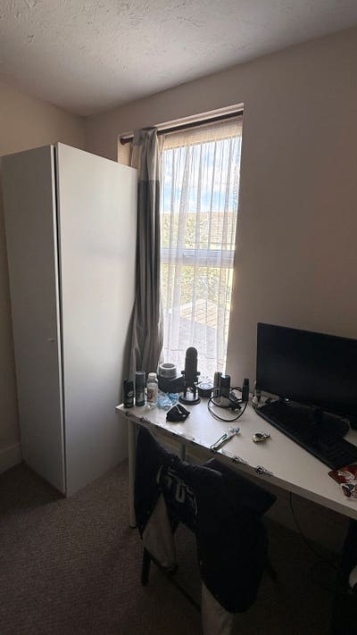 Single room available  Main Photo