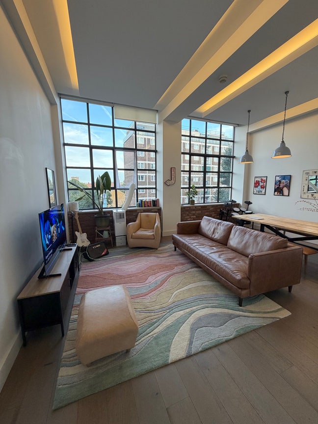 Double room in beautiful E9 flat Main Photo