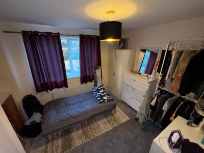 Room available in a great location near Richmond Main Photo