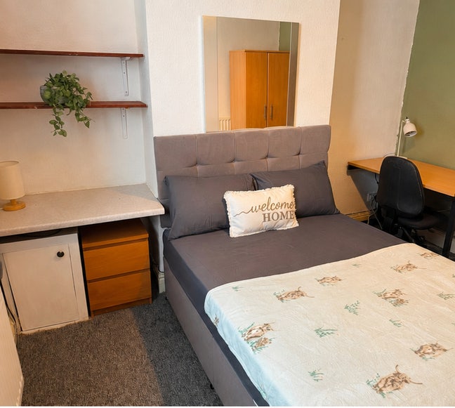 🏠 Refurbished 4-Bed House Share 🏠  LS Main Photo