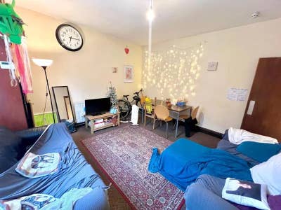 Spare Rooms in 5 Bed Girl House 🌟 Main Photo