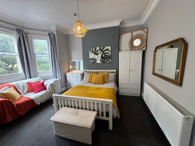 Large Beautiful Double Room Near Netherton/ Dudley Main Photo