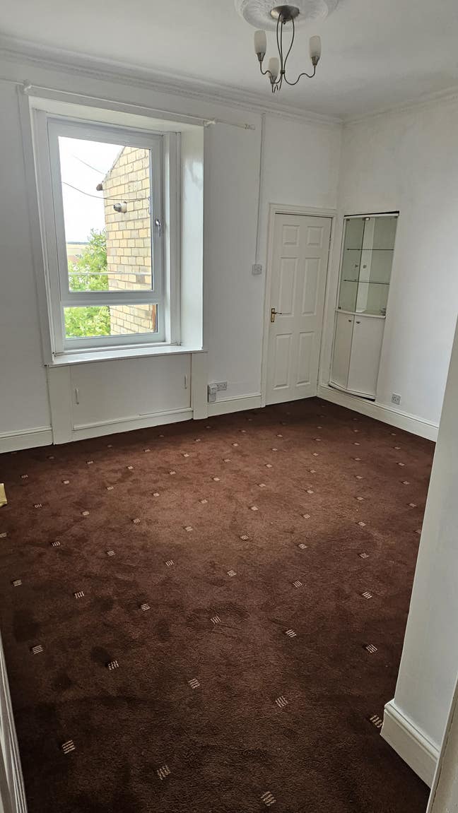 Top-Floor Flat with Great Views – Close to City Ce Main Photo