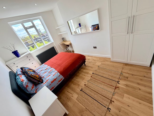 Newly refurbished-2 master bedrooms-All incl-Angel Main Photo