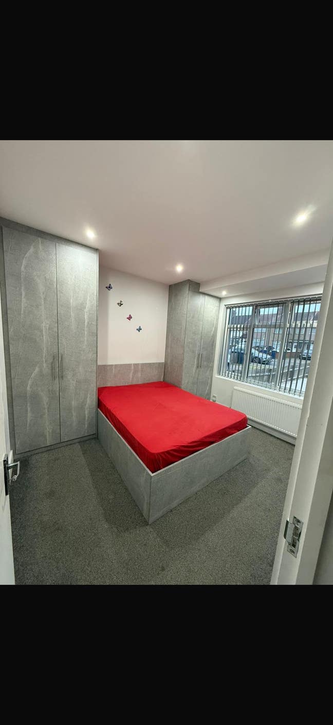 Furnished double bedroom ( king room)  Main Photo