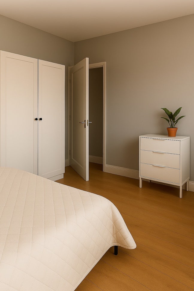 Huge bright double room in Victoria  Main Photo