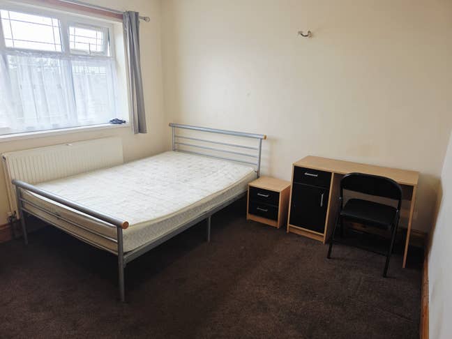 Large Double Bedroom Fully Furnished Main Photo