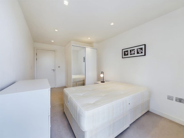 Large double bedroom & private bathroom - Angel! Main Photo