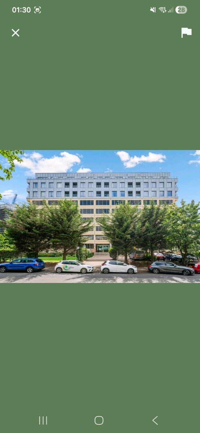 Modern open plan prime location Main Photo