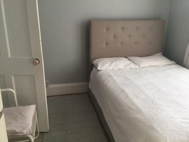  2 bedrooms in a Victorian house  Main Photo