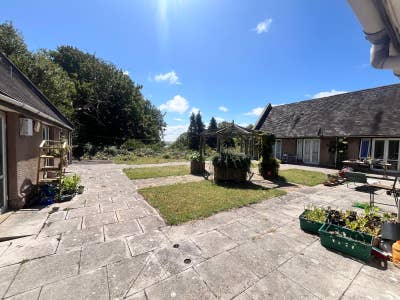  Rooms available - All bills Inc Main Photo