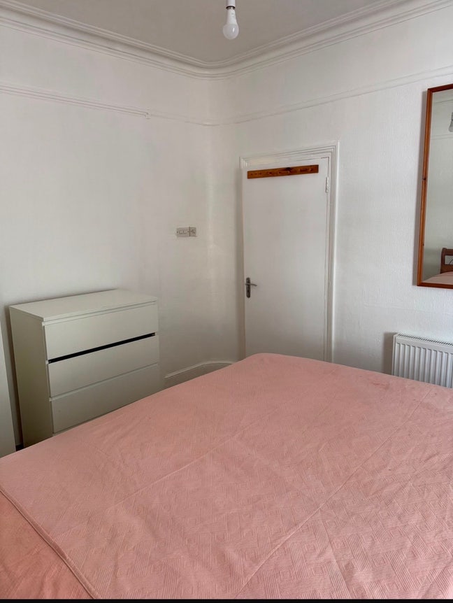 Spacious Double Room for Rent  Main Photo