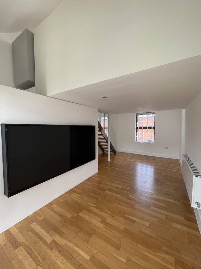 Single room in modern flat Main Photo