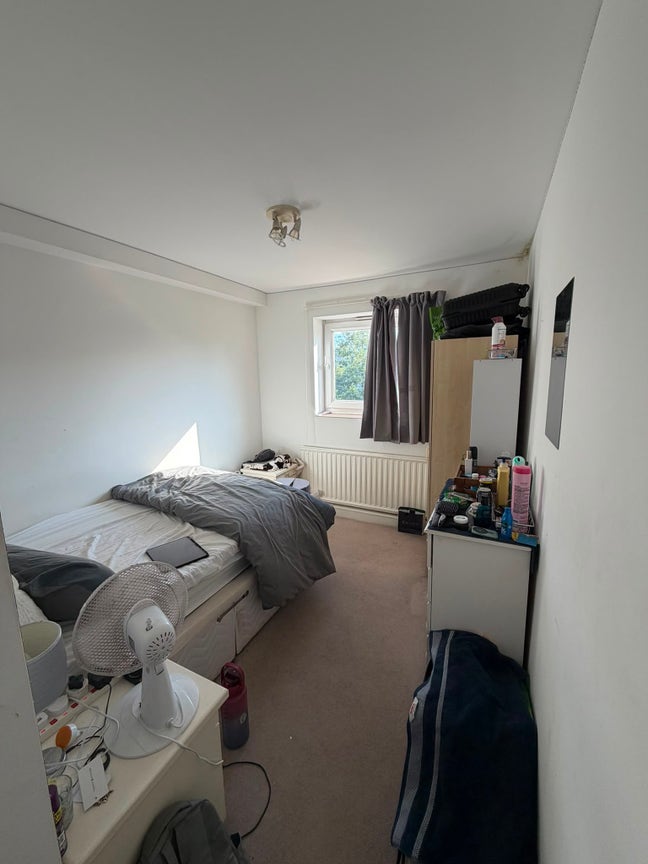 Double room available near Middlesex university🏡 Main Photo