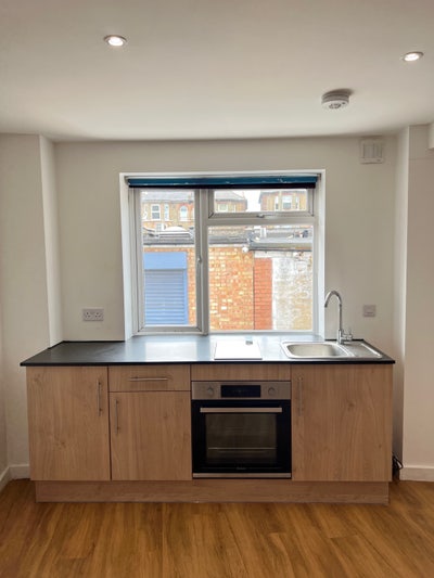 Spacious studio to let off Brent Street  Main Photo