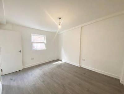 One Bed Flat INcluding Bills  Main Photo