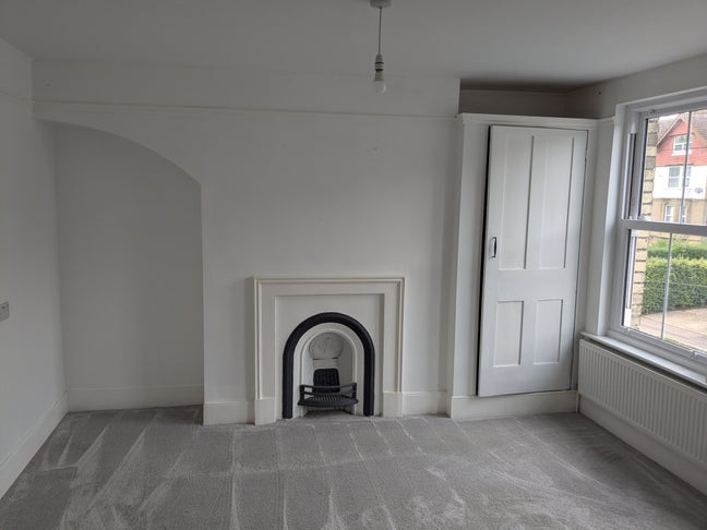 Double room in 3-bathroom house near town Main Photo