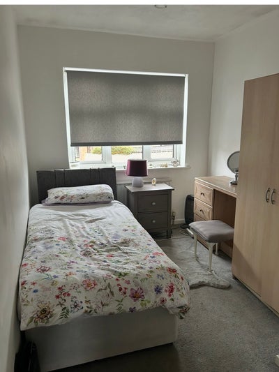 Single room in a nice 3 bedroom home Main Photo