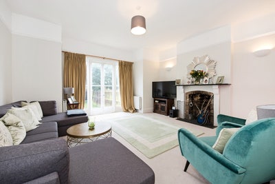 Spacious Double Rooms Available for Short Term Let Main Photo